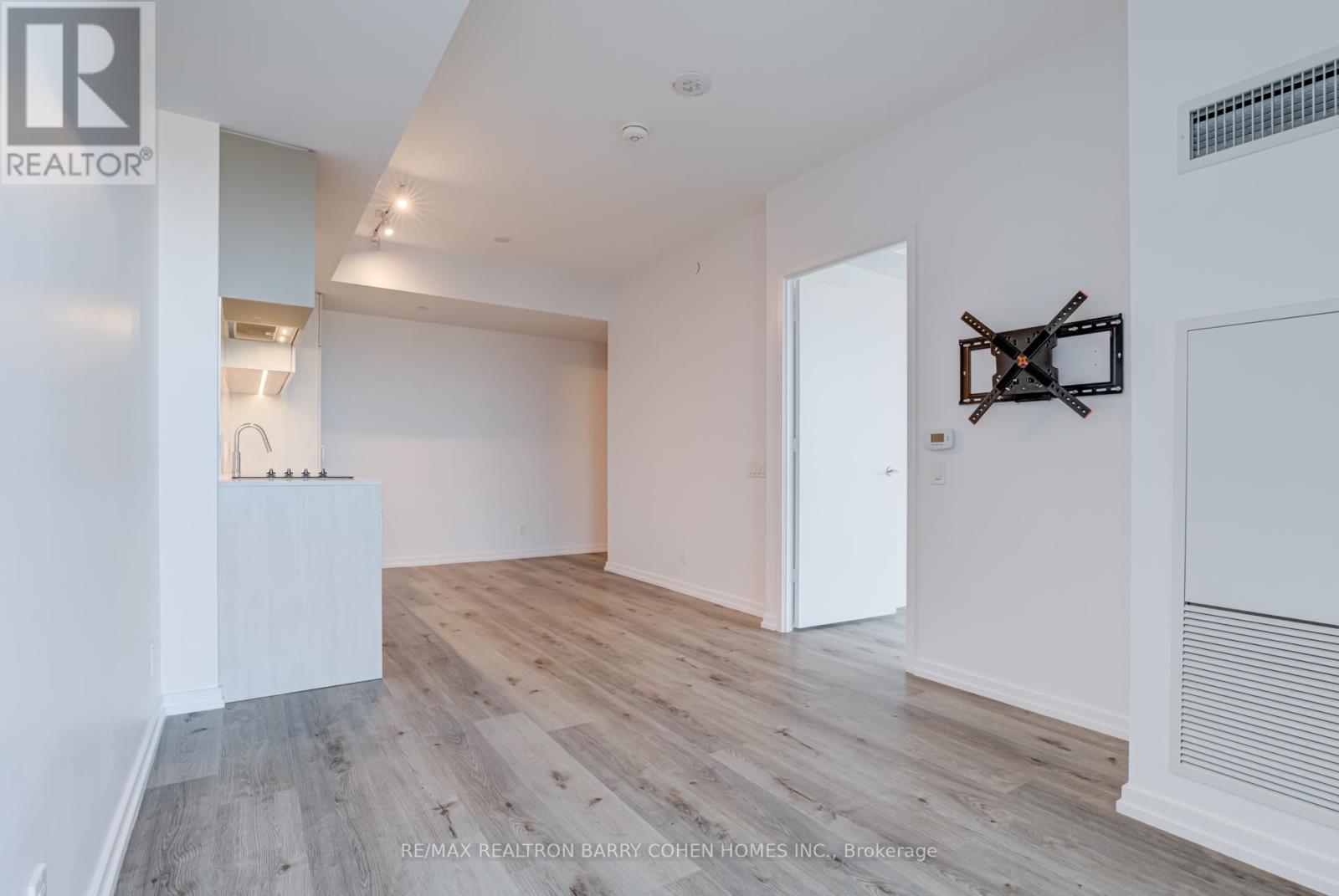 4015 - 1000 Portage Parkway, Vaughan, Ontario  L4K 0L1 - Photo 9 - N12494124