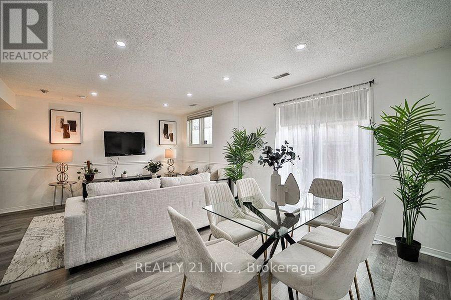 1036 - 75 Weldrick Road E, Richmond Hill, Ontario  L4C 0H9 - Photo 10 - N12494156