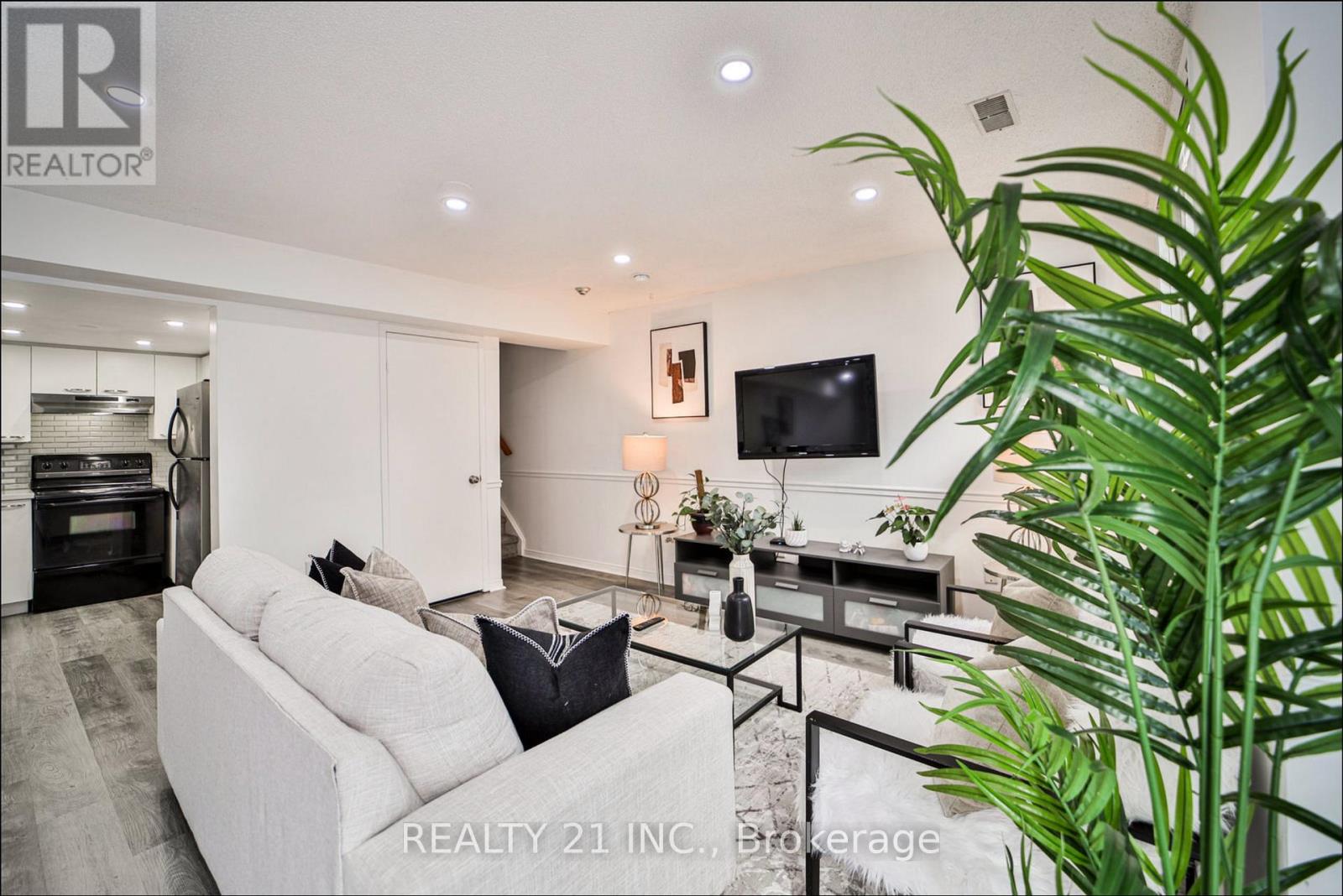 1036 - 75 Weldrick Road E, Richmond Hill, Ontario  L4C 0H9 - Photo 11 - N12494156