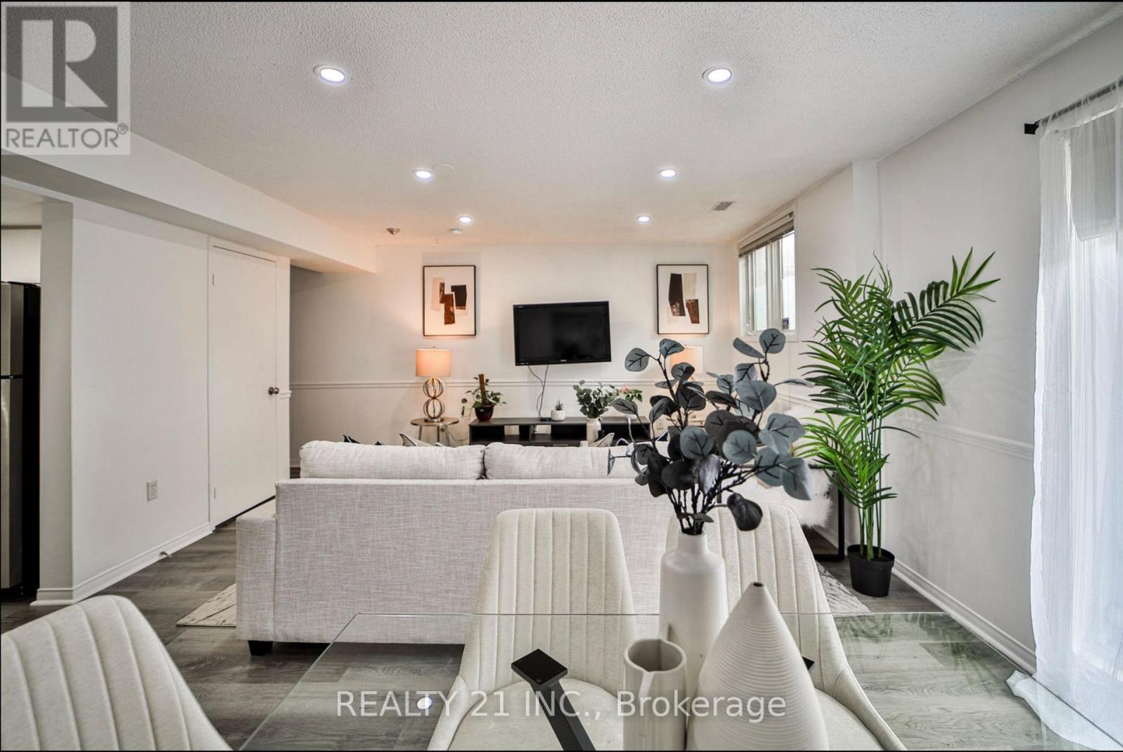 1036 - 75 Weldrick Road E, Richmond Hill, Ontario  L4C 0H9 - Photo 12 - N12494156