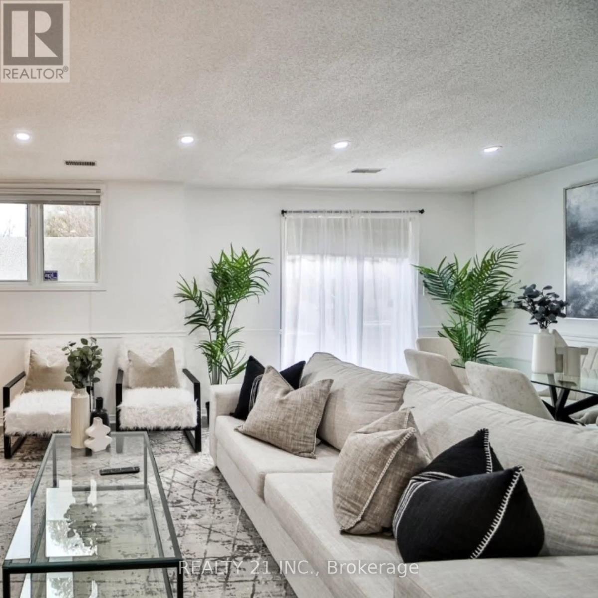 1036 - 75 Weldrick Road E, Richmond Hill, Ontario  L4C 0H9 - Photo 13 - N12494156