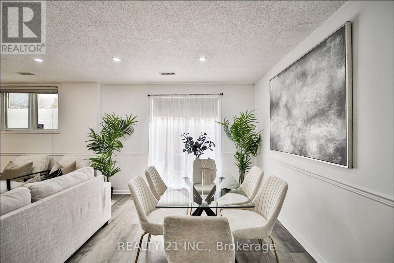 1036 - 75 Weldrick Road E, Richmond Hill, Ontario  L4C 0H9 - Photo 15 - N12494156