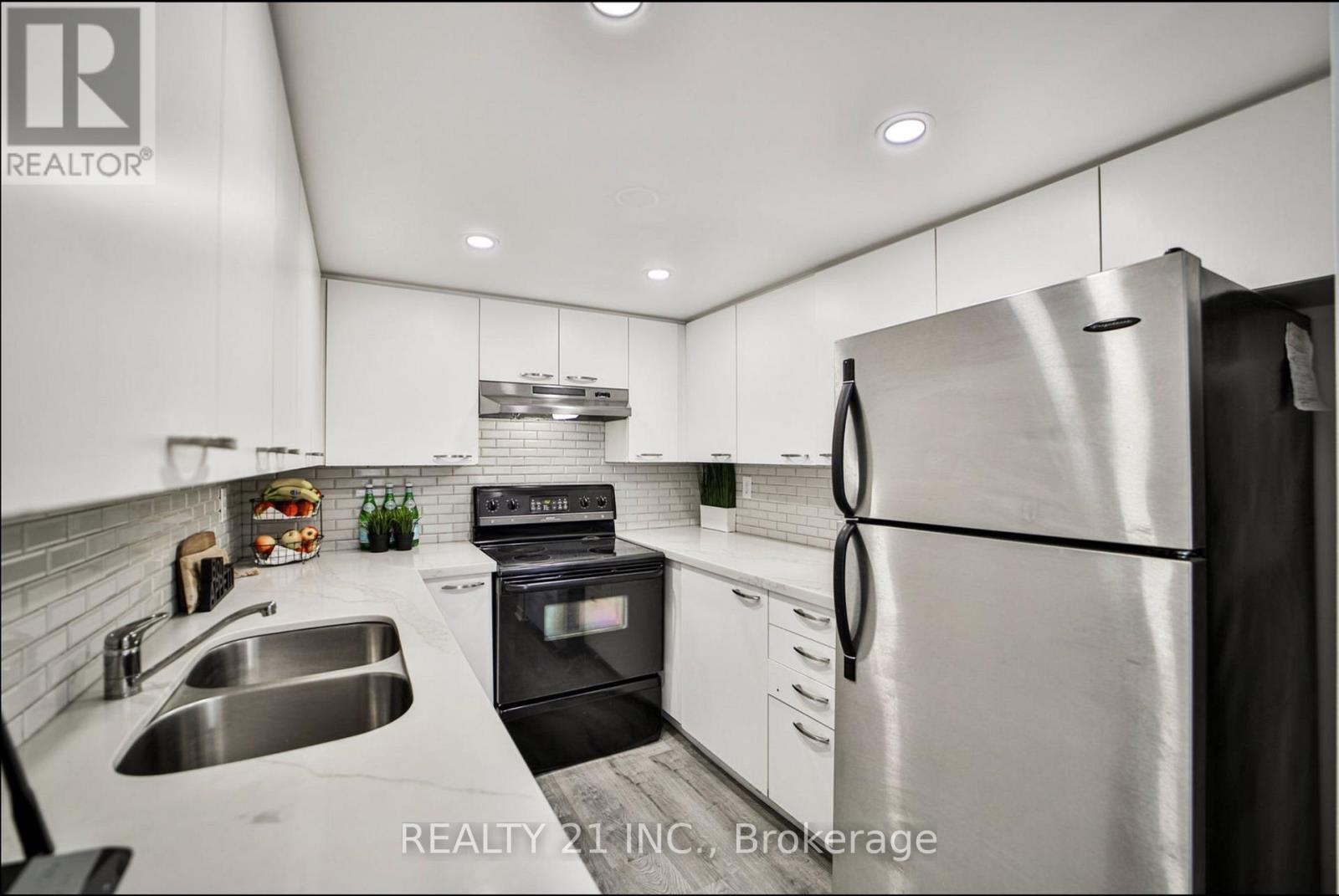 1036 - 75 Weldrick Road E, Richmond Hill, Ontario  L4C 0H9 - Photo 16 - N12494156