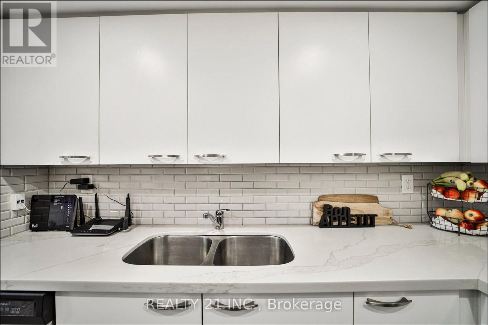 1036 - 75 Weldrick Road E, Richmond Hill, Ontario  L4C 0H9 - Photo 17 - N12494156