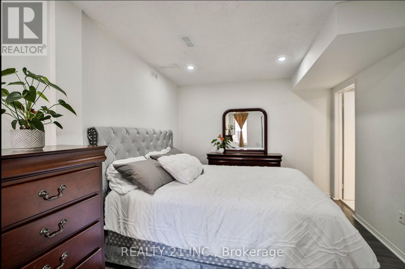 1036 - 75 Weldrick Road E, Richmond Hill, Ontario  L4C 0H9 - Photo 20 - N12494156