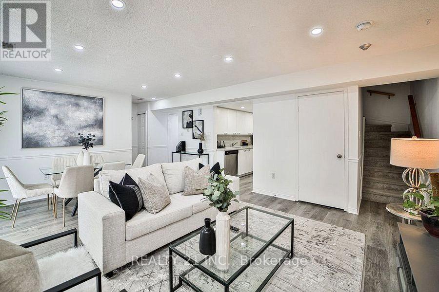 1036 - 75 Weldrick Road E, Richmond Hill, Ontario  L4C 0H9 - Photo 4 - N12494156