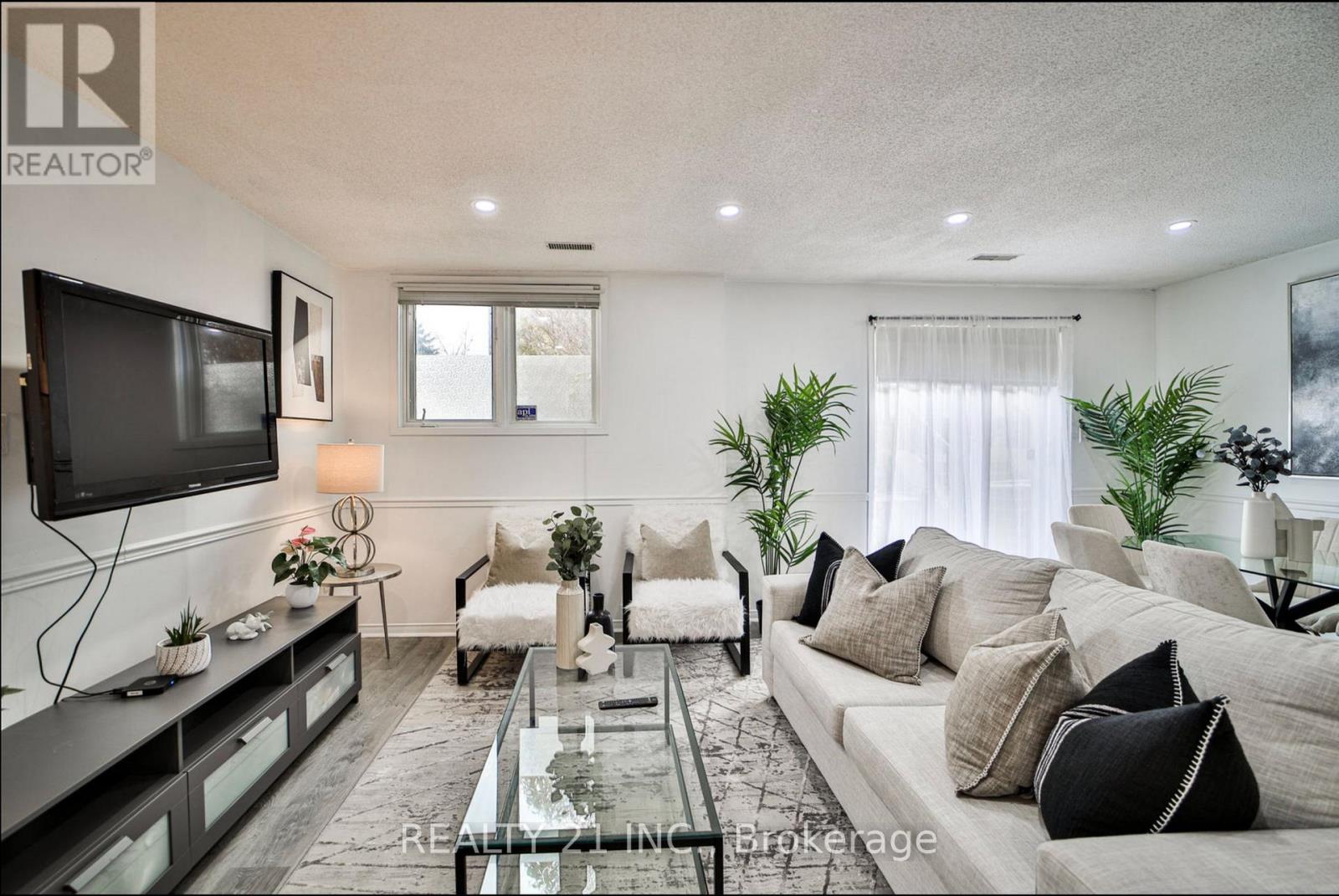 1036 - 75 Weldrick Road E, Richmond Hill, Ontario  L4C 0H9 - Photo 6 - N12494156