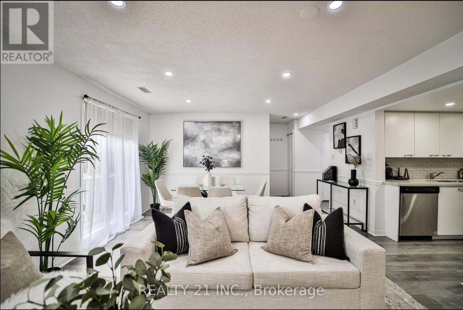 1036 - 75 Weldrick Road E, Richmond Hill, Ontario  L4C 0H9 - Photo 7 - N12494156