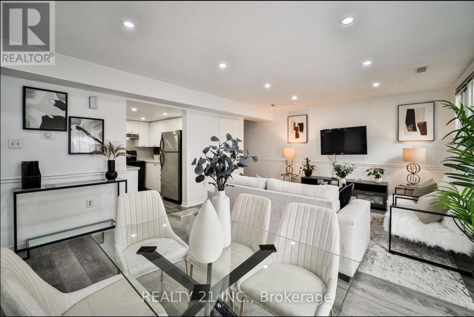 1036 - 75 Weldrick Road E, Richmond Hill, Ontario  L4C 0H9 - Photo 8 - N12494156