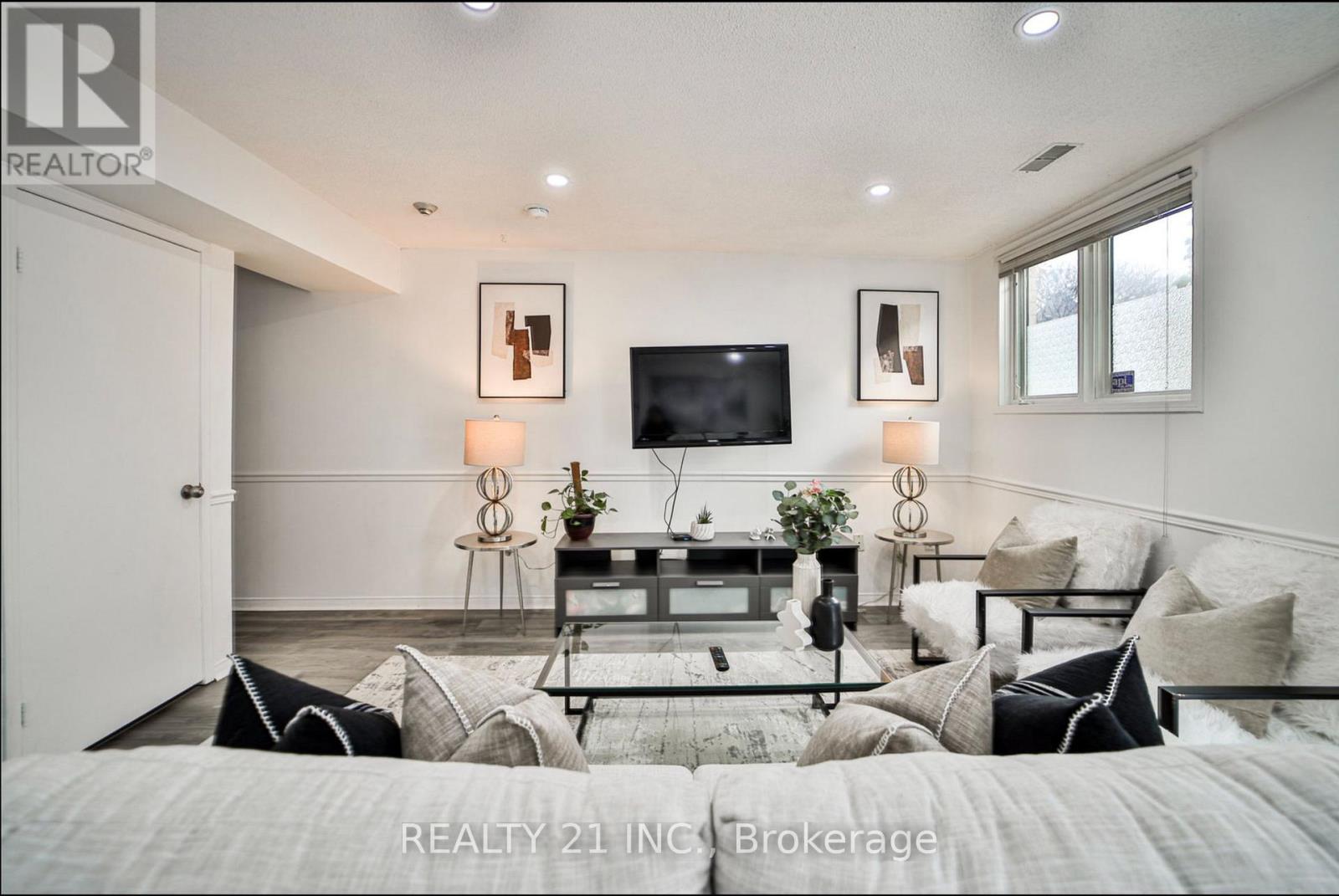 1036 - 75 Weldrick Road E, Richmond Hill, Ontario  L4C 0H9 - Photo 9 - N12494156