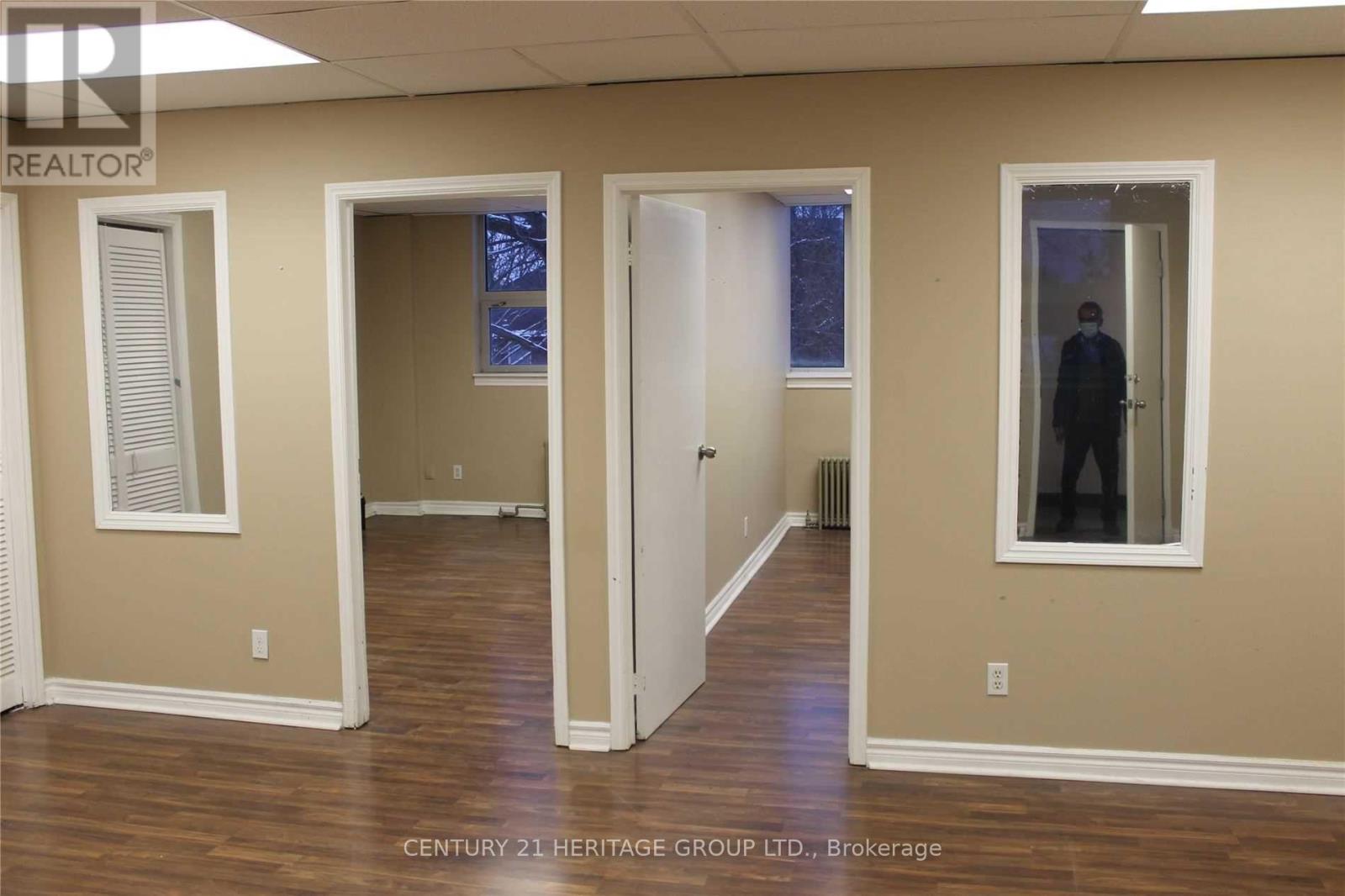 207 - 10255 Yonge Street, Richmond Hill, Ontario  L4C 3B2 - Photo 4 - N12494158