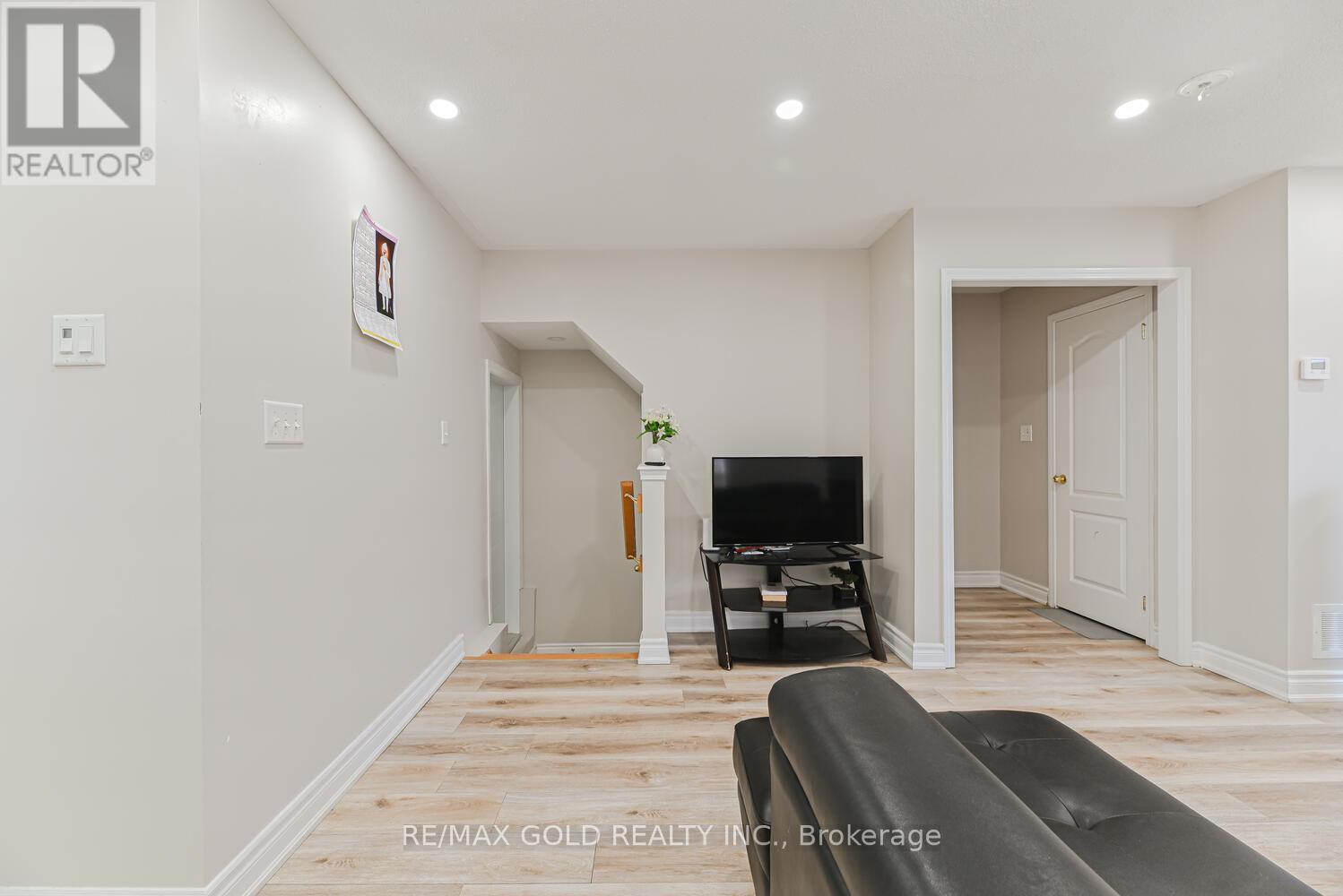 17 Levida Street, Brampton, Ontario  L6P 2Y6 - Photo 10 - W12494114