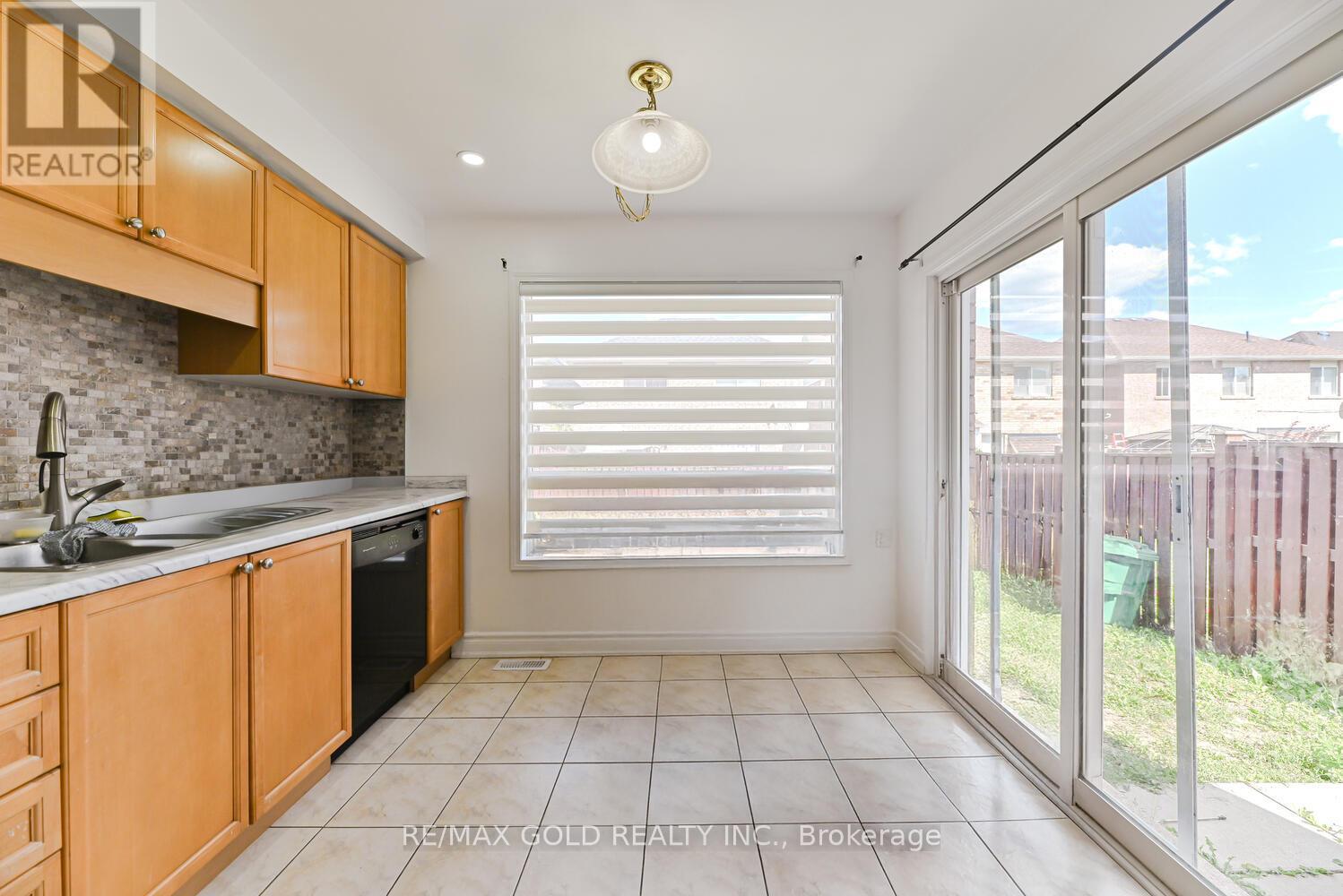 17 Levida Street, Brampton, Ontario  L6P 2Y6 - Photo 13 - W12494114