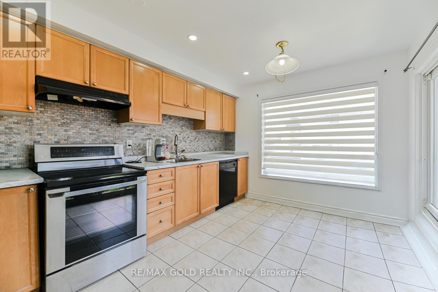 17 Levida Street, Brampton, Ontario  L6P 2Y6 - Photo 14 - W12494114