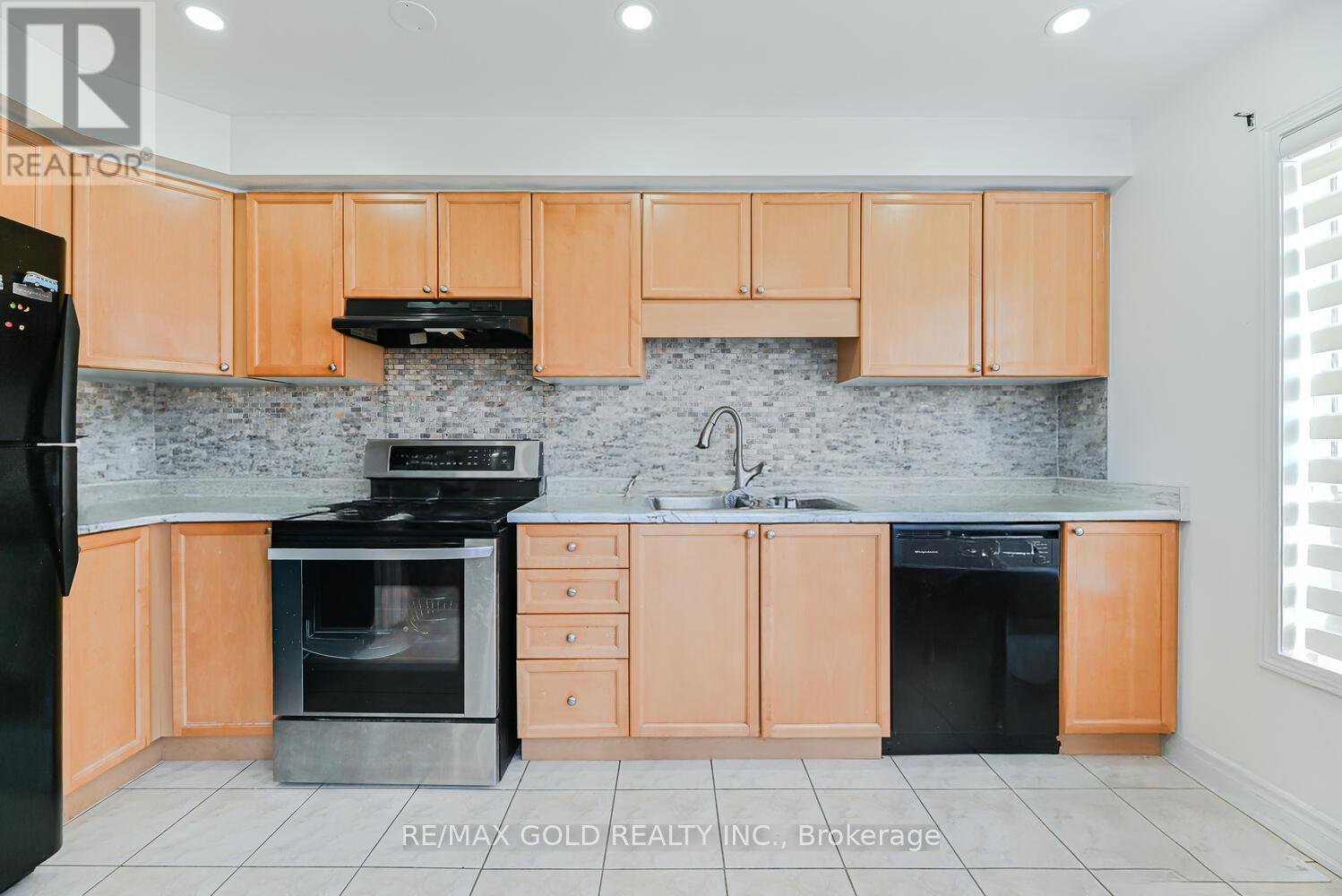 17 Levida Street, Brampton, Ontario  L6P 2Y6 - Photo 15 - W12494114