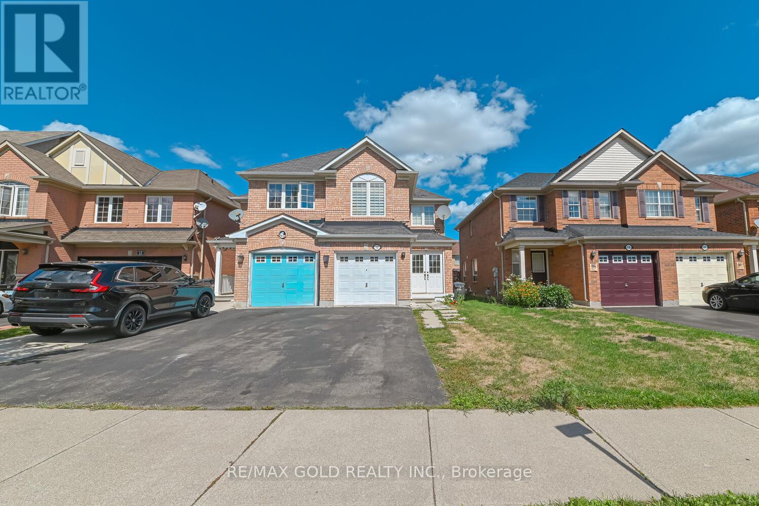 17 Levida Street, Brampton, Ontario  L6P 2Y6 - Photo 4 - W12494114