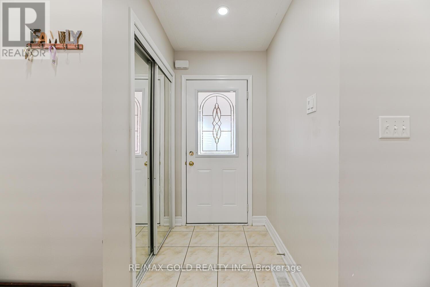 17 Levida Street, Brampton, Ontario  L6P 2Y6 - Photo 6 - W12494114