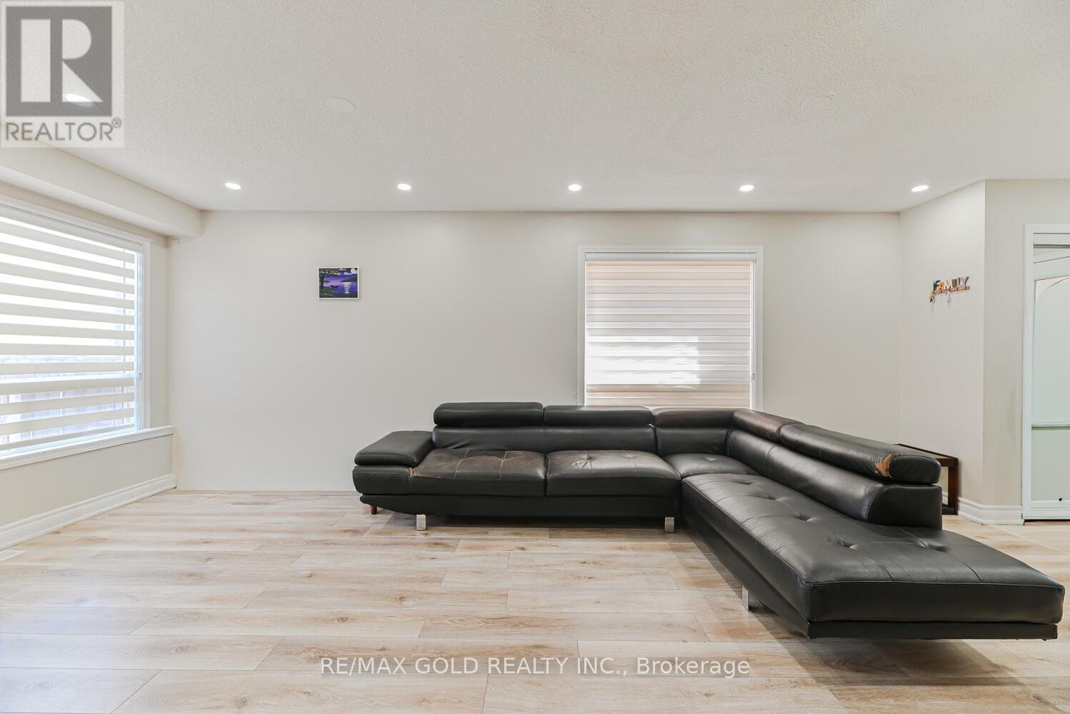 17 Levida Street, Brampton, Ontario  L6P 2Y6 - Photo 8 - W12494114