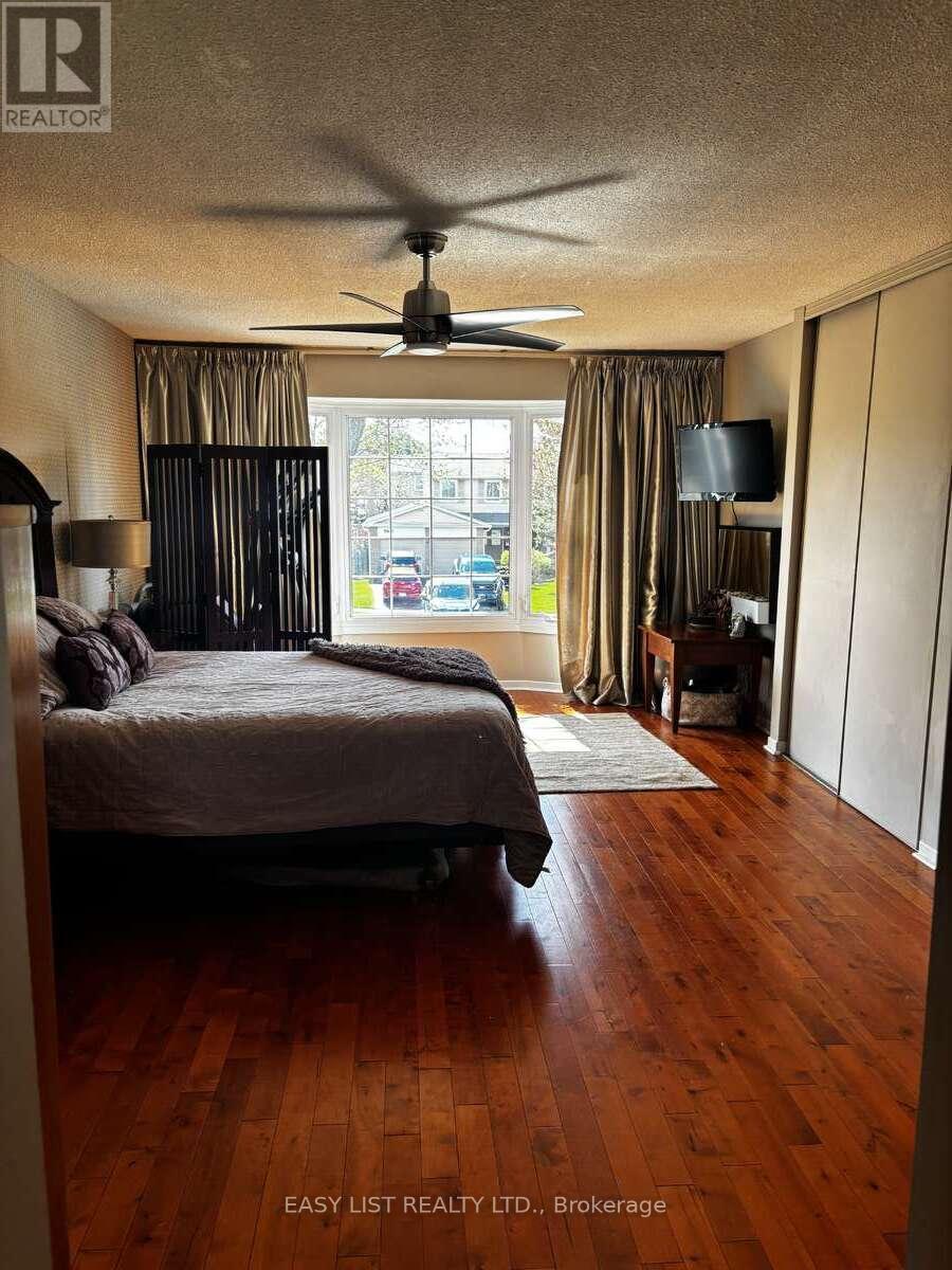 6942 Barrisdale Drive, Mississauga, Ontario  L5N 2H4 - Photo 17 - W12494118