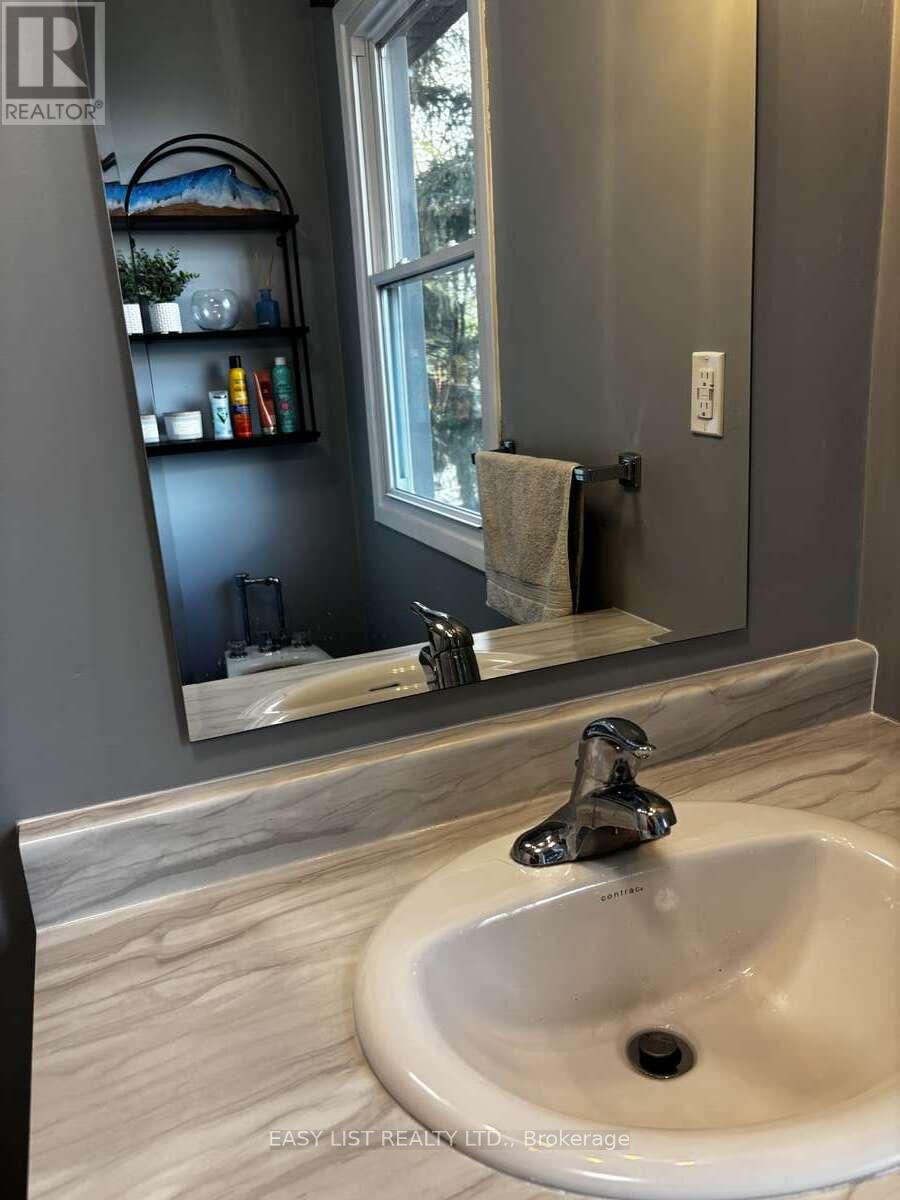 6942 Barrisdale Drive, Mississauga, Ontario  L5N 2H4 - Photo 22 - W12494118