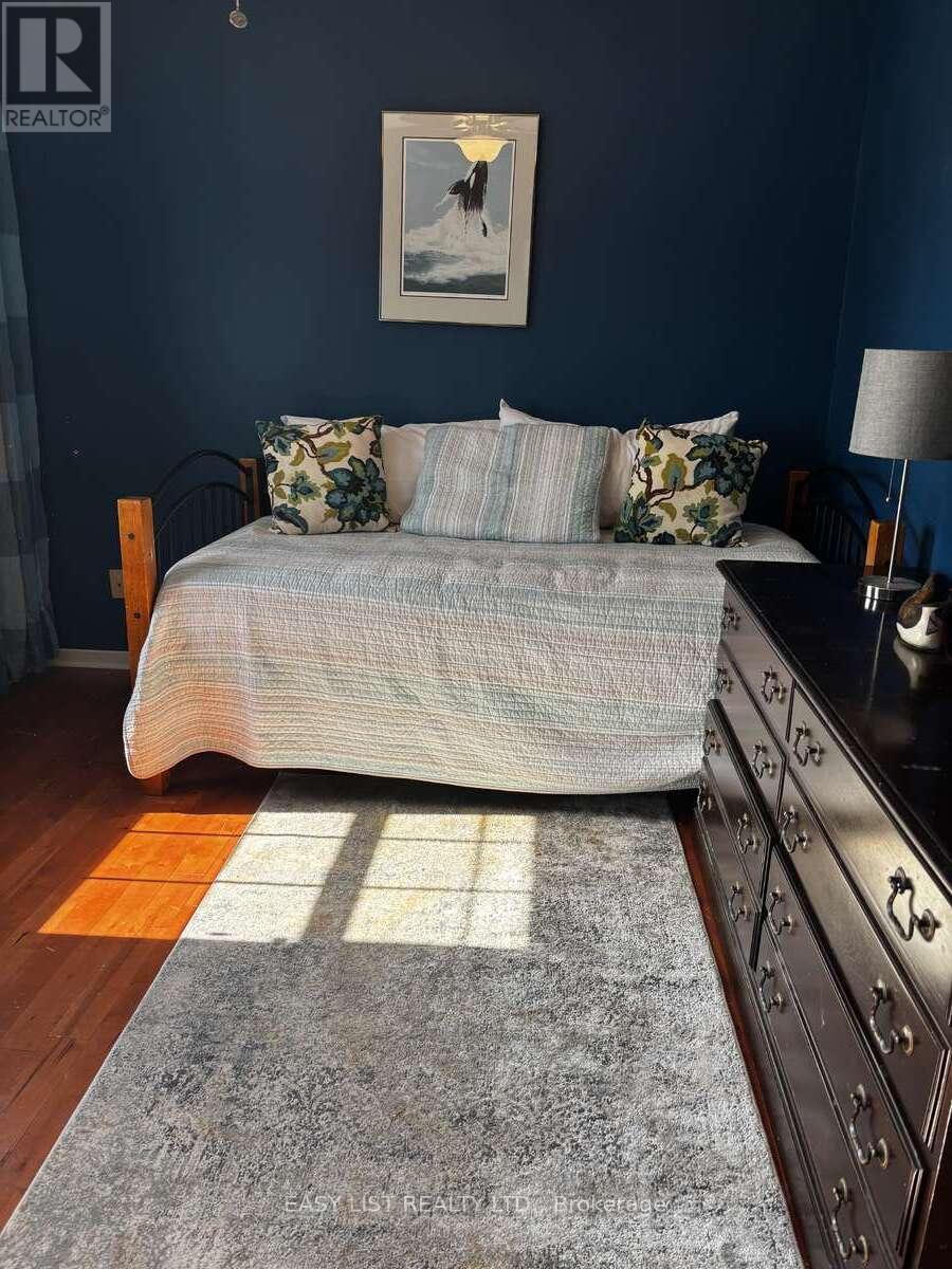 6942 Barrisdale Drive, Mississauga, Ontario  L5N 2H4 - Photo 24 - W12494118