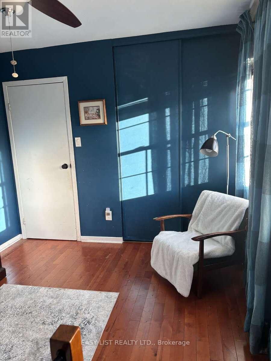 6942 Barrisdale Drive, Mississauga, Ontario  L5N 2H4 - Photo 25 - W12494118