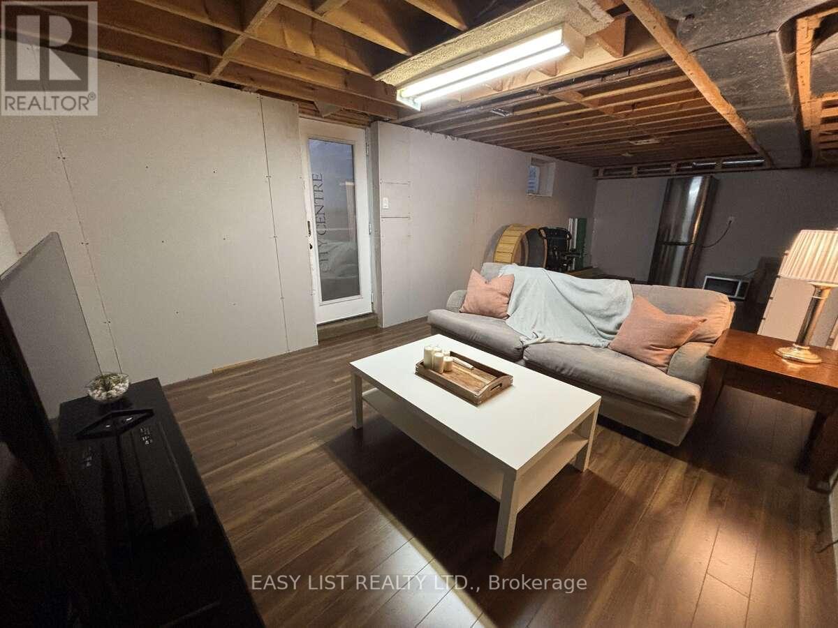 6942 Barrisdale Drive, Mississauga, Ontario  L5N 2H4 - Photo 32 - W12494118