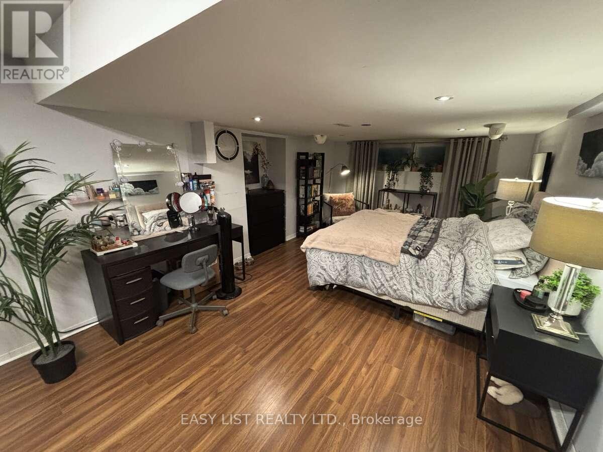 6942 Barrisdale Drive, Mississauga, Ontario  L5N 2H4 - Photo 33 - W12494118