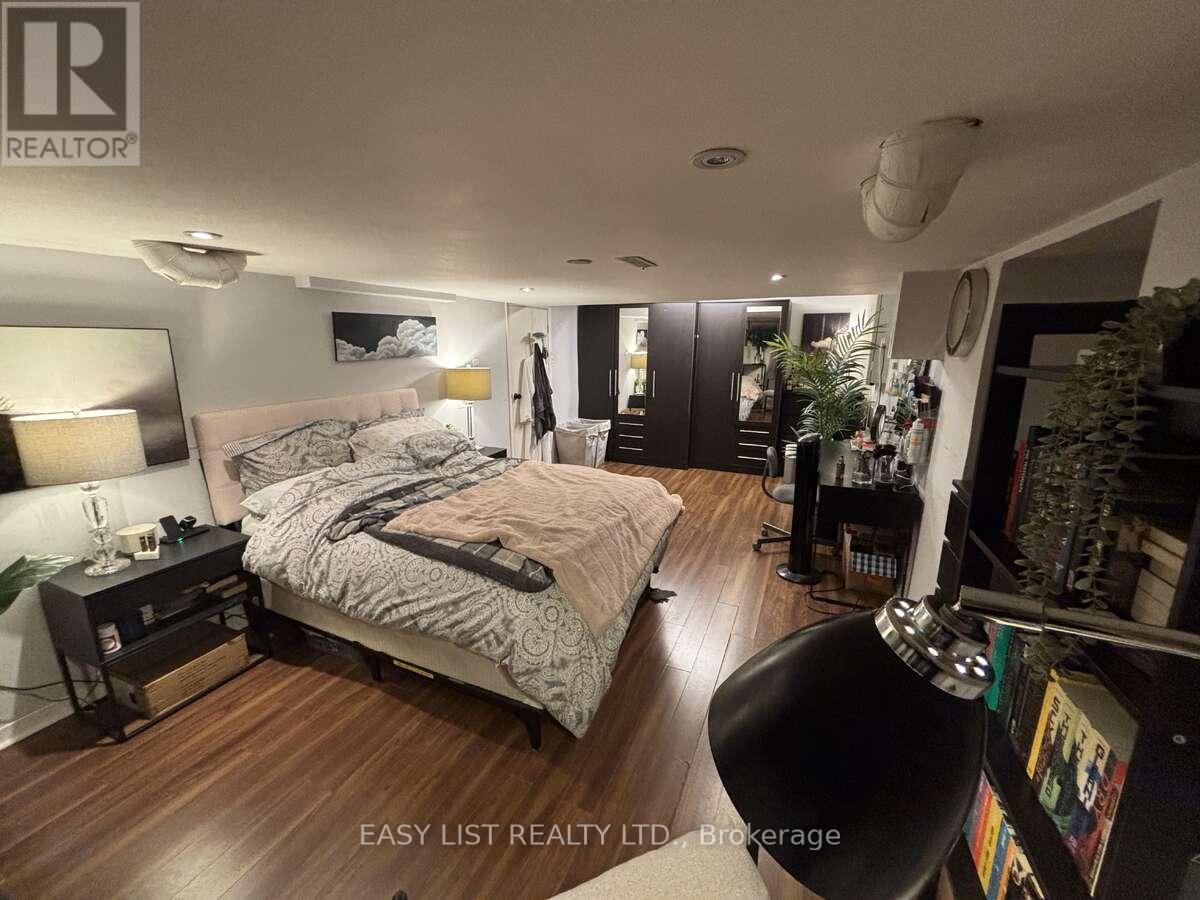 6942 Barrisdale Drive, Mississauga, Ontario  L5N 2H4 - Photo 34 - W12494118