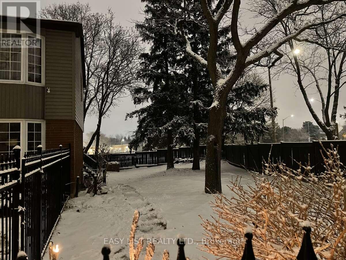 6942 Barrisdale Drive, Mississauga, Ontario  L5N 2H4 - Photo 37 - W12494118