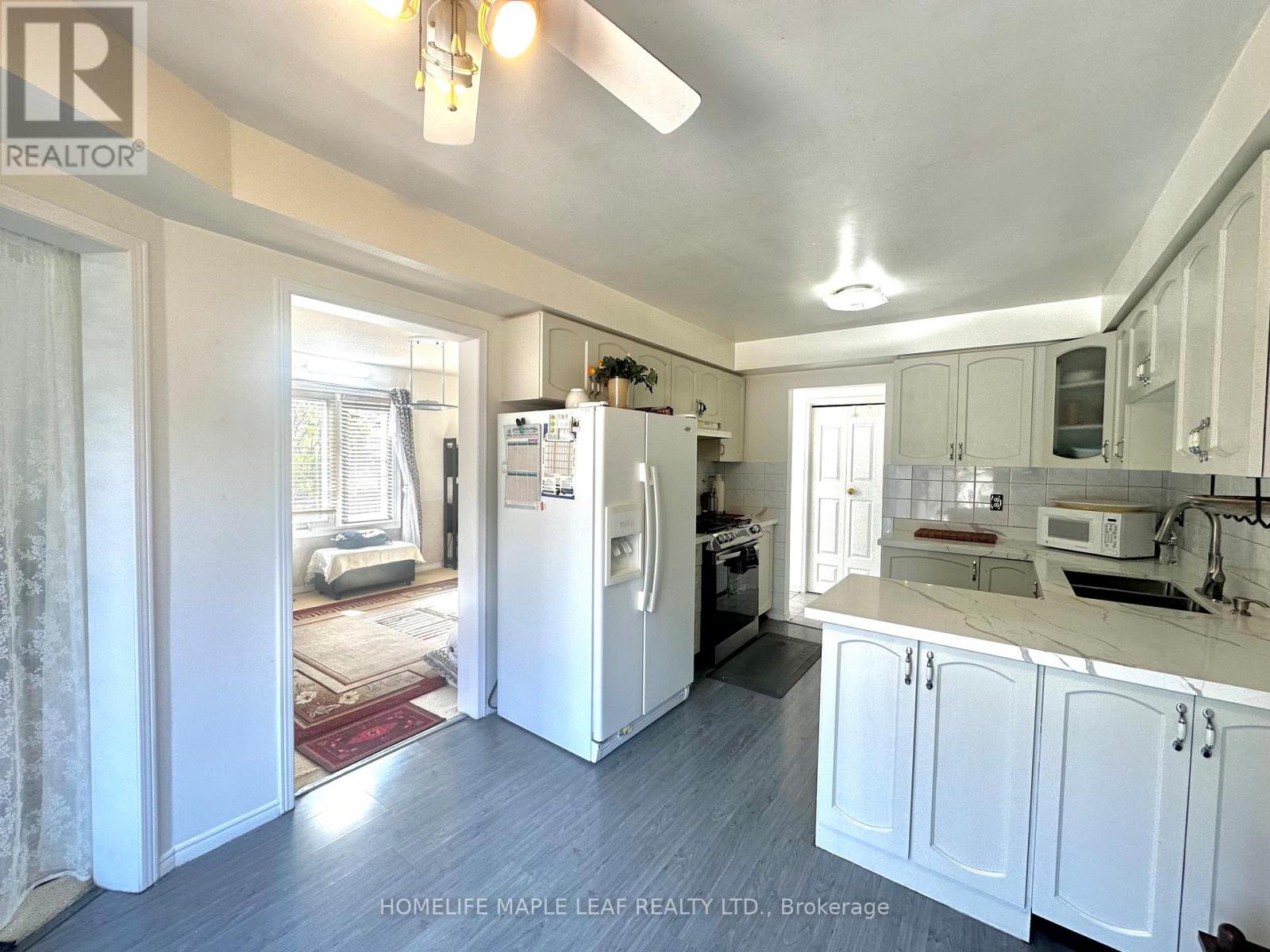 41 Woodstream Avenue E, Brampton, Ontario  L6R 1N7 - Photo 13 - W12494128