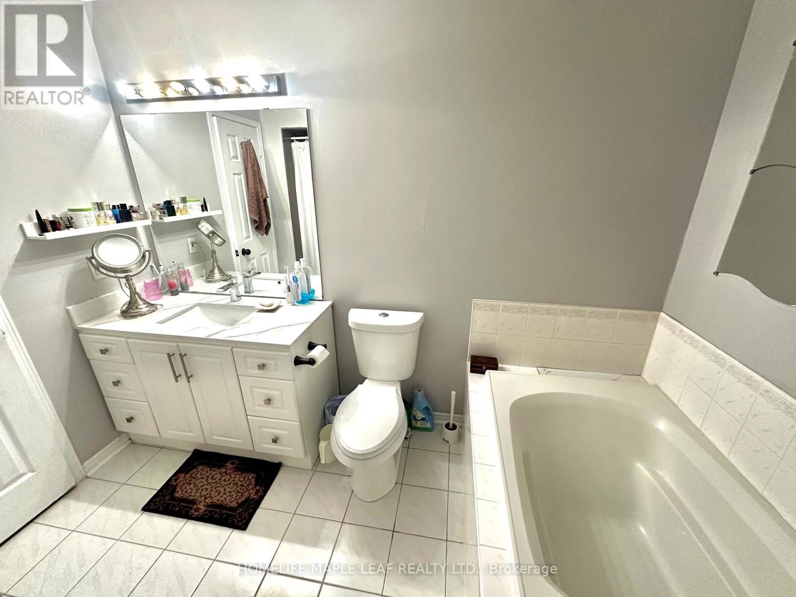 41 Woodstream Avenue E, Brampton, Ontario  L6R 1N7 - Photo 17 - W12494128