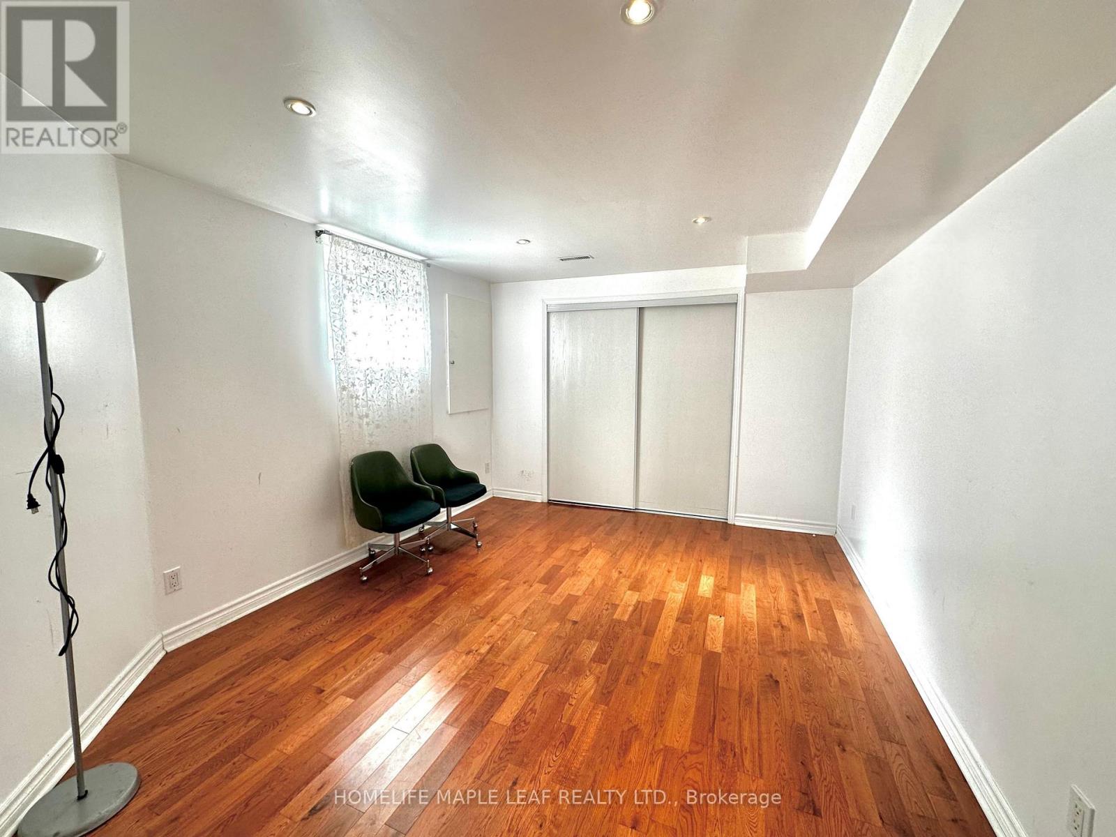 41 Woodstream Avenue E, Brampton, Ontario  L6R 1N7 - Photo 25 - W12494128