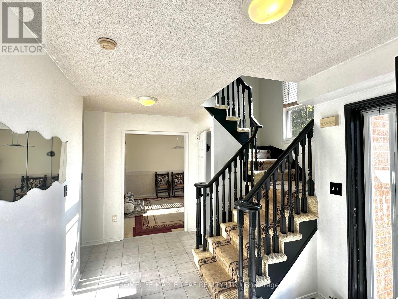 41 Woodstream Avenue E, Brampton, Ontario  L6R 1N7 - Photo 5 - W12494128