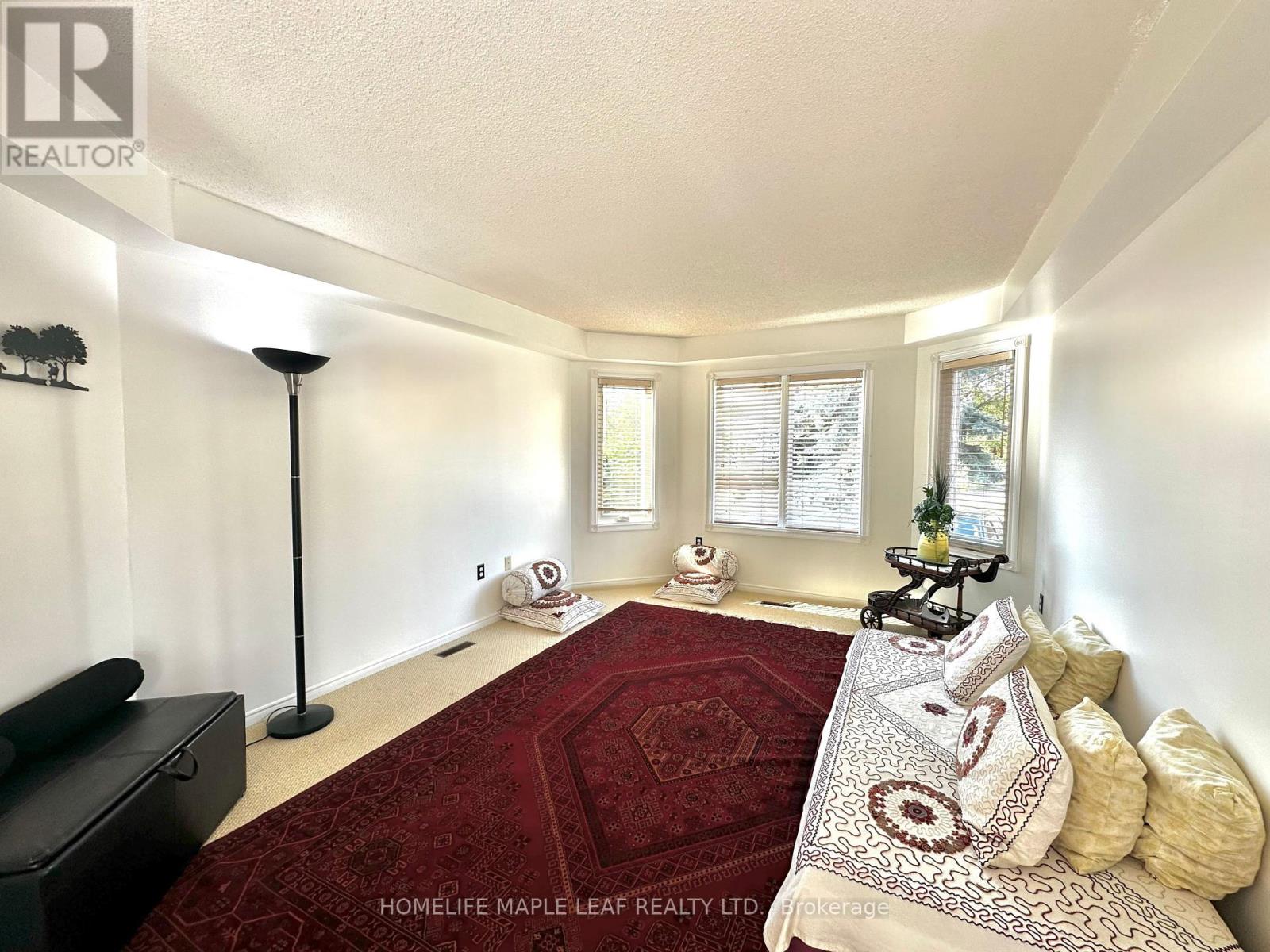 41 Woodstream Avenue E, Brampton, Ontario  L6R 1N7 - Photo 6 - W12494128