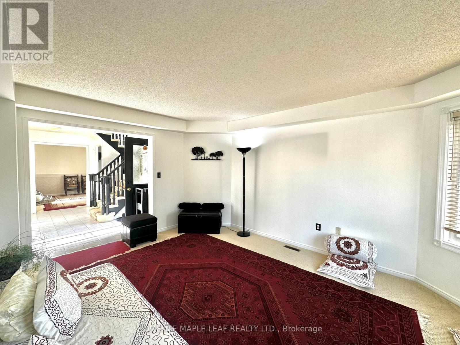 41 Woodstream Avenue E, Brampton, Ontario  L6R 1N7 - Photo 7 - W12494128