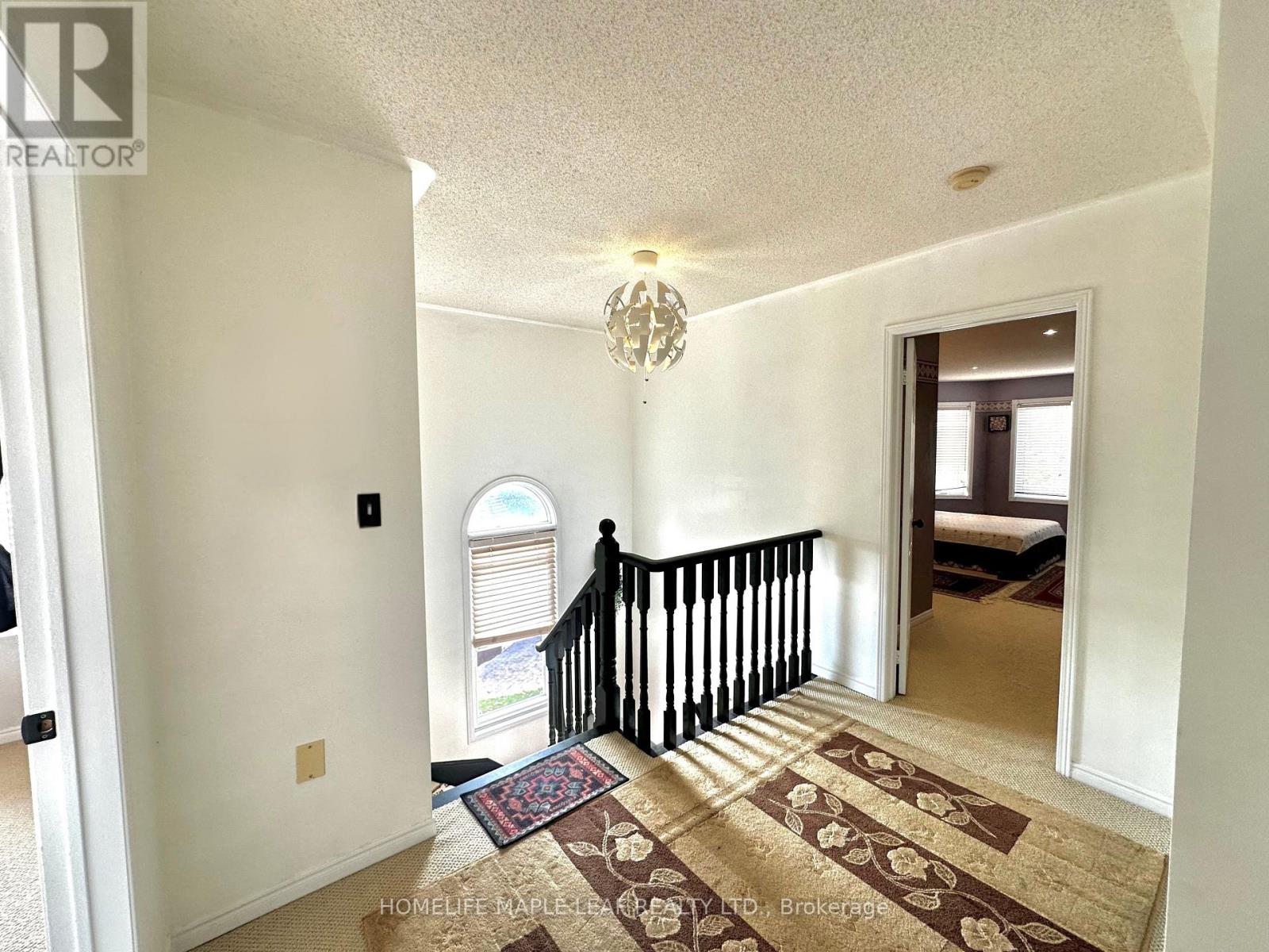 41 Woodstream Avenue E, Brampton, Ontario  L6R 1N7 - Photo 9 - W12494128