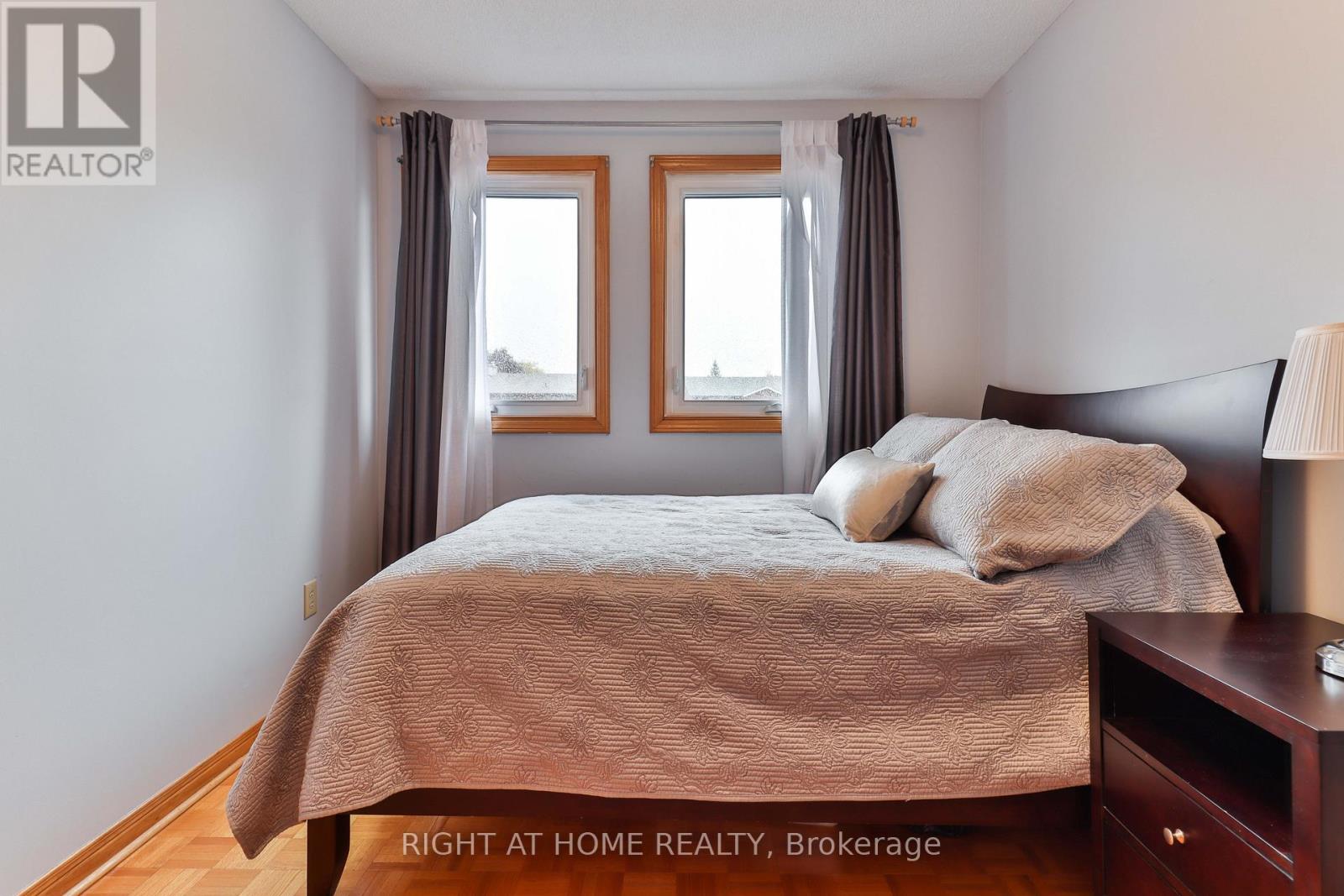 1433 Bough Beeches Boulevard, Mississauga, Ontario  L4W 3B4 - Photo 28 - W12494136