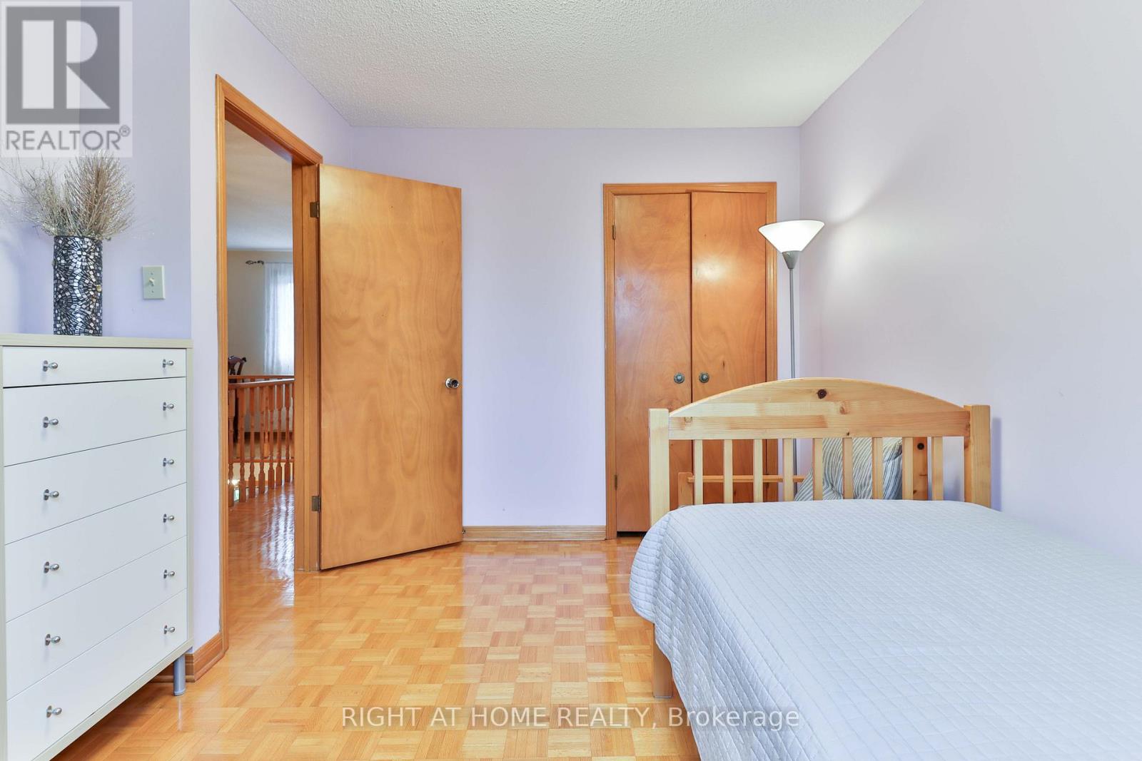 1433 Bough Beeches Boulevard, Mississauga, Ontario  L4W 3B4 - Photo 30 - W12494136