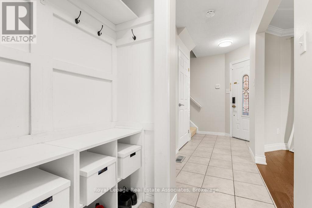 2913 Darien Road, Burlington (Rose), Ontario  L7M 4K2 - Photo 10 - W12494152