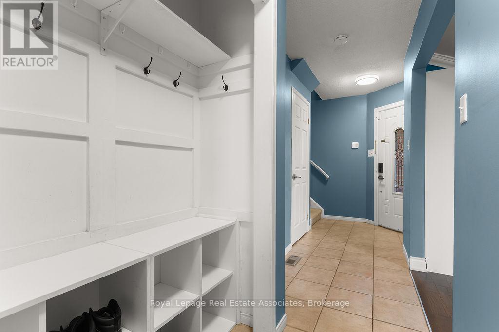 2913 Darien Road, Burlington, Ontario  L7M 4K2 - Photo 8 - W12494152