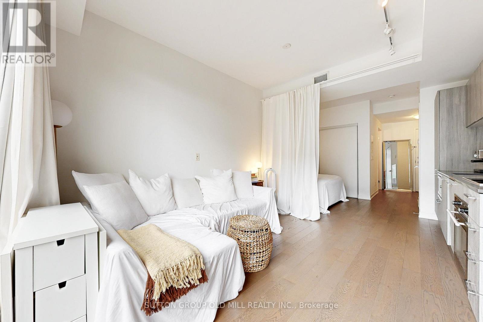 201 - 530 Indian Grove, Toronto (Junction Area), Ontario  M6P 0B3 - Photo 18 - W12494154