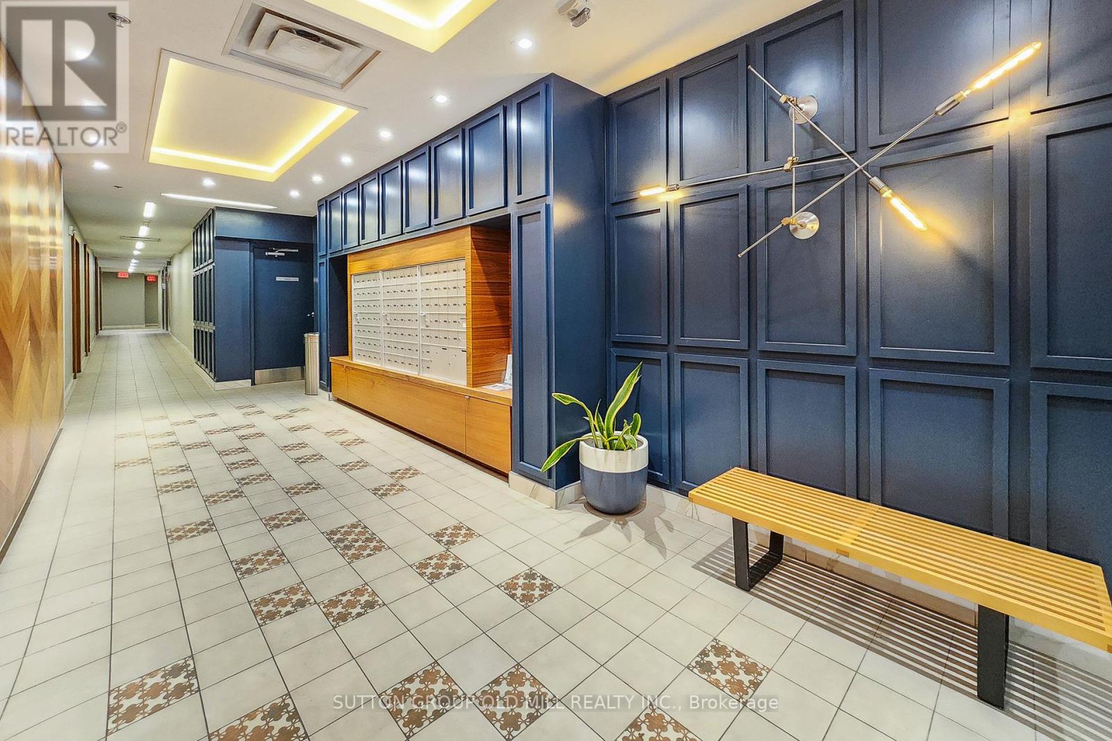 201 - 530 Indian Grove, Toronto (Junction Area), Ontario  M6P 0B3 - Photo 3 - W12494154