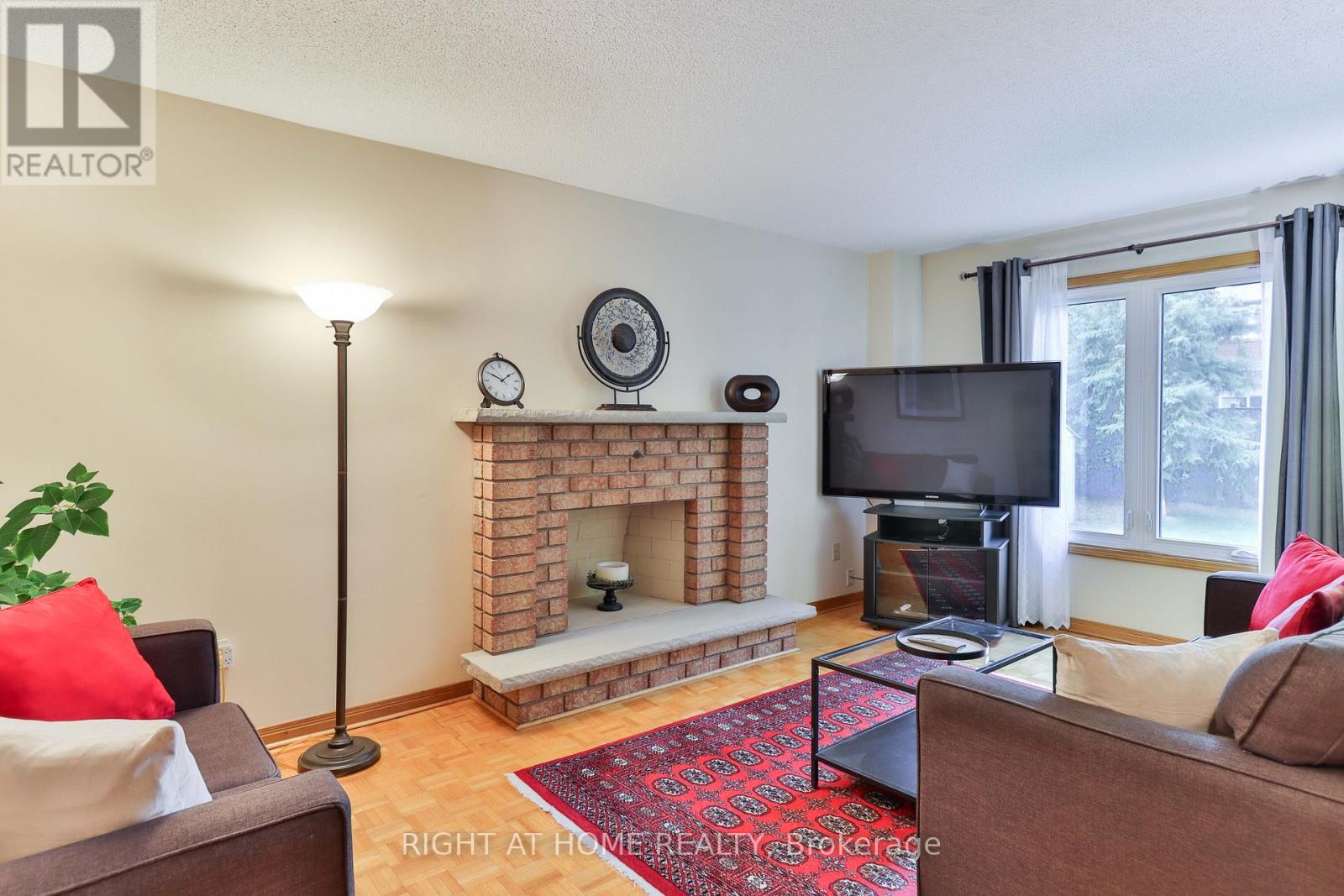 1433 Bough Beeches Boulevard, Mississauga, Ontario  L4W 3B4 - Photo 17 - W12494136