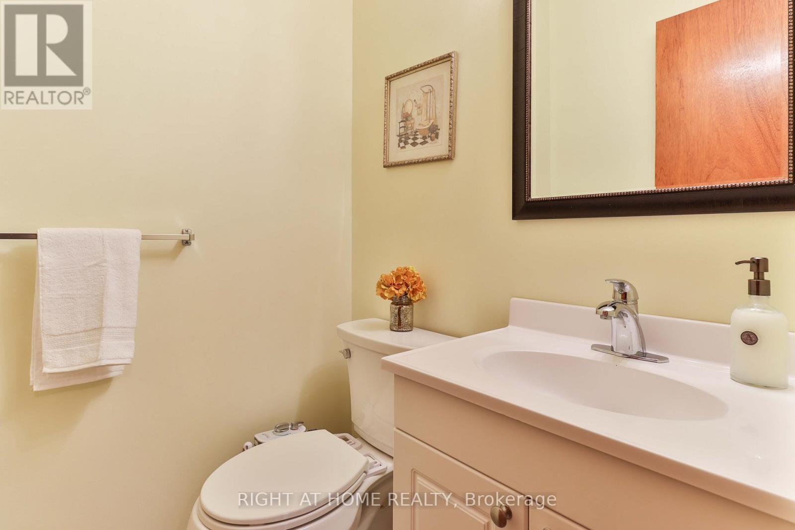 1433 Bough Beeches Boulevard, Mississauga, Ontario  L4W 3B4 - Photo 20 - W12494136