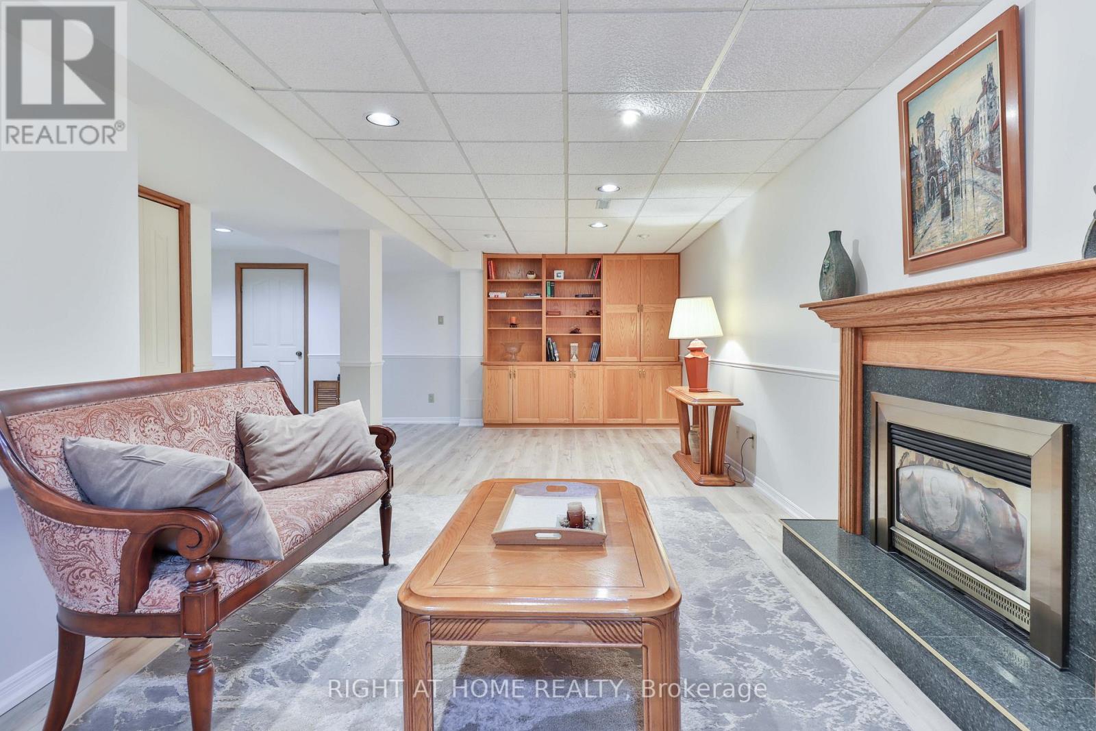 1433 Bough Beeches Boulevard, Mississauga, Ontario  L4W 3B4 - Photo 34 - W12494136