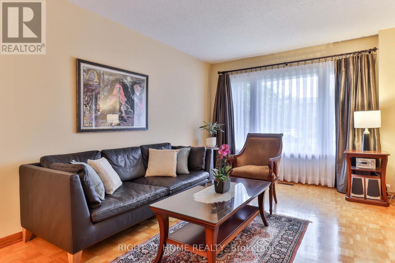 1433 Bough Beeches Boulevard, Mississauga, Ontario  L4W 3B4 - Photo 9 - W12494136