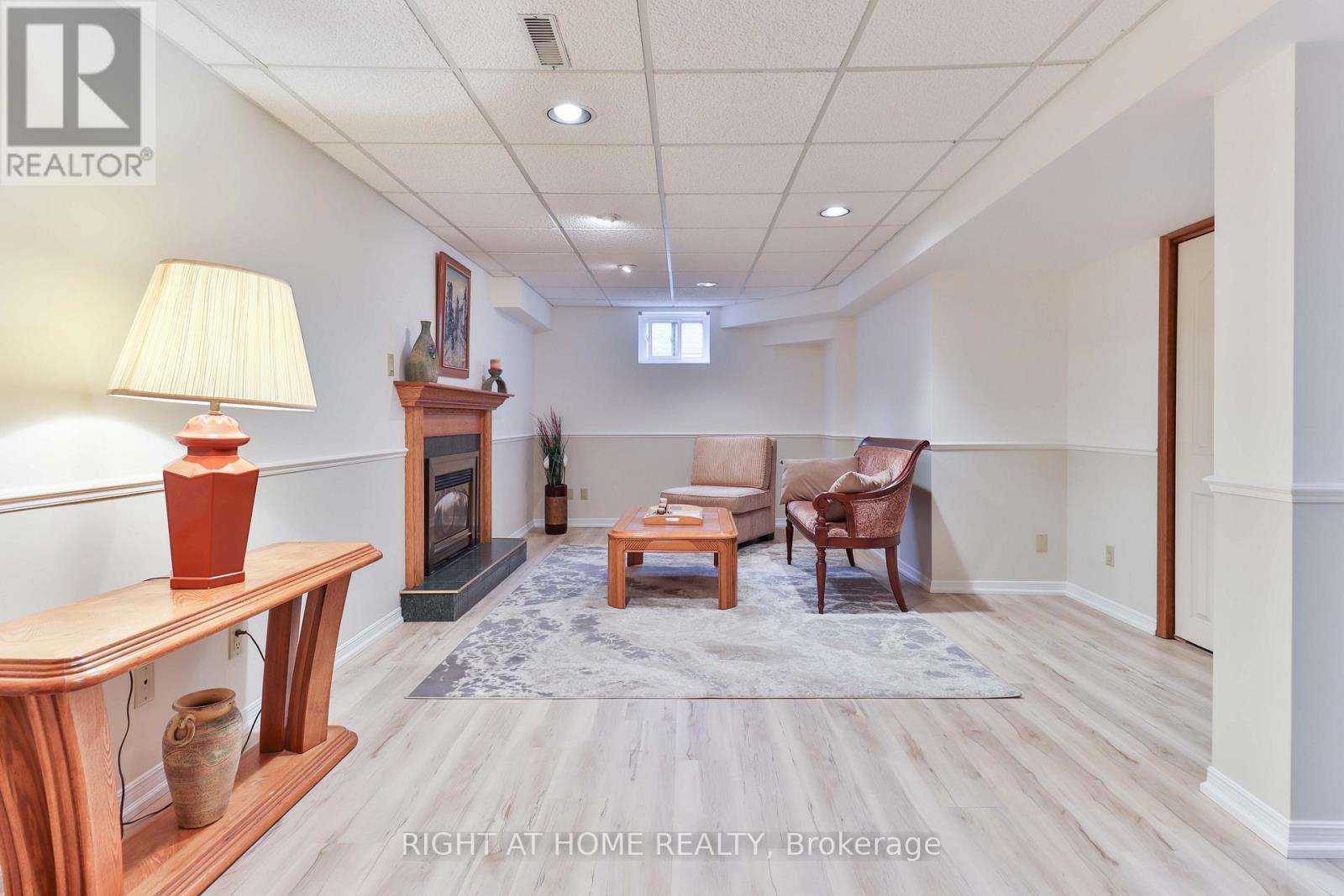 1433 Bough Beeches Boulevard, Mississauga, Ontario  L4W 3B4 - Photo 33 - W12494136