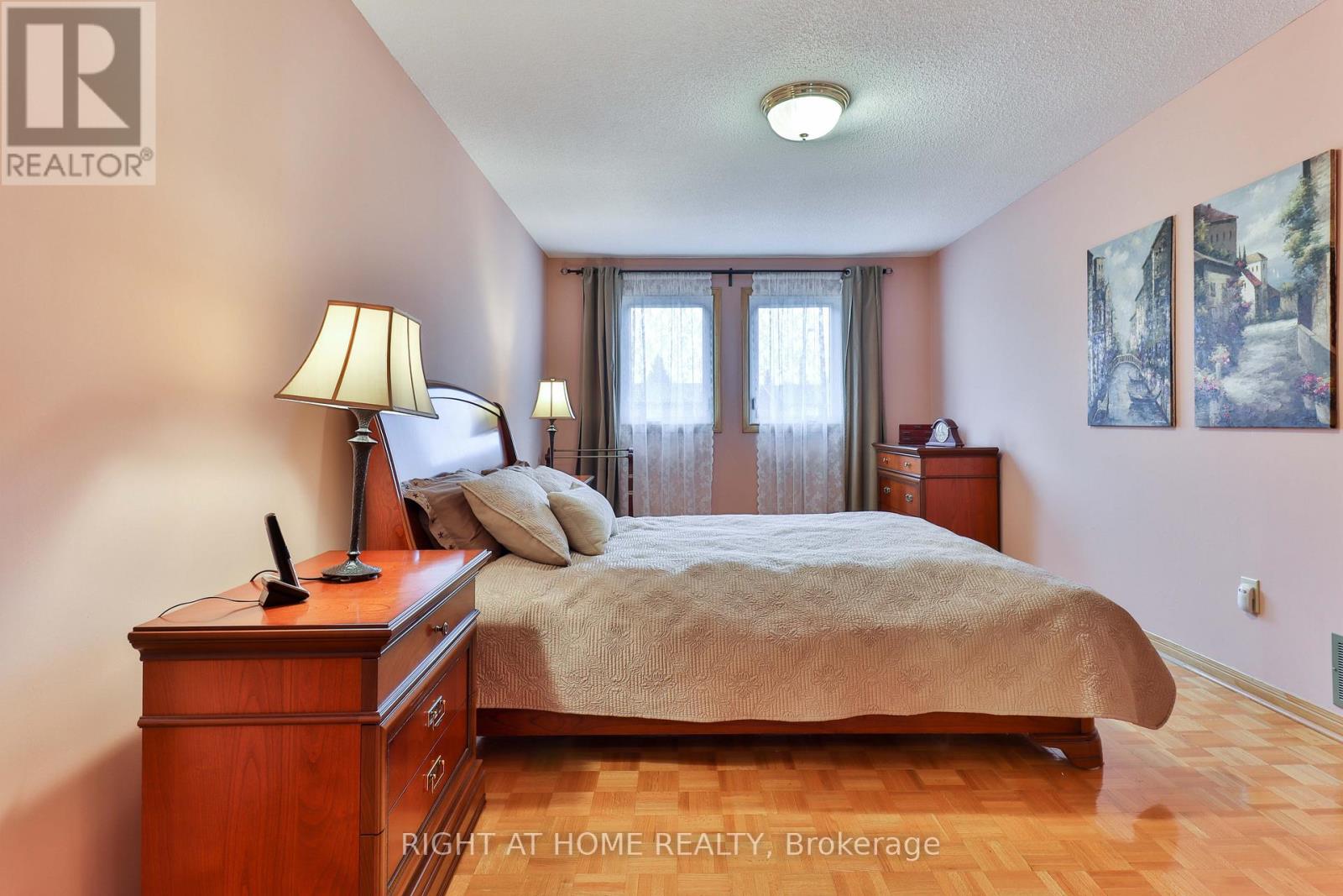 1433 Bough Beeches Boulevard, Mississauga, Ontario  L4W 3B4 - Photo 23 - W12494136