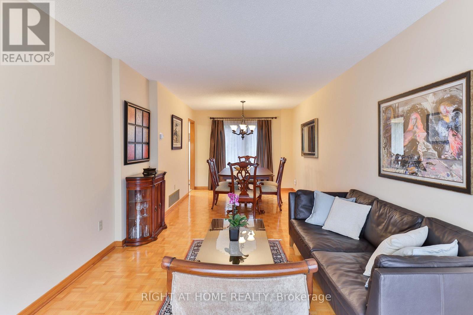 1433 Bough Beeches Boulevard, Mississauga, Ontario  L4W 3B4 - Photo 6 - W12494136